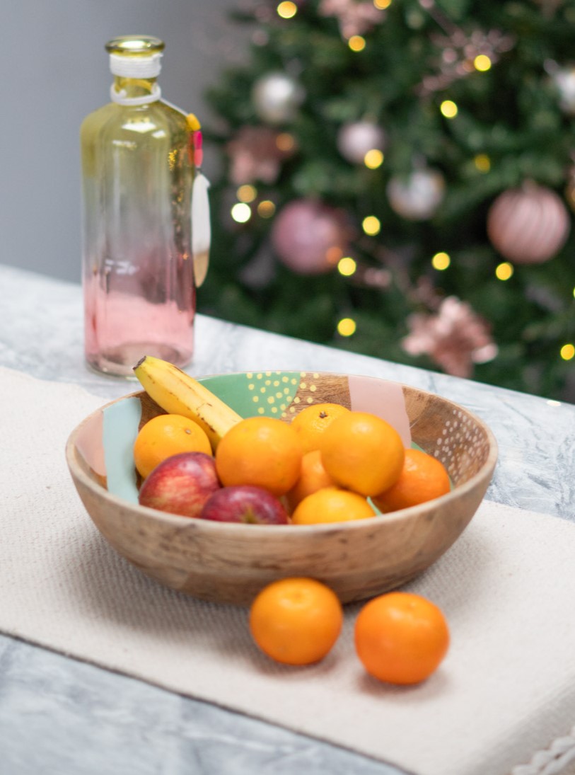 VayuEarth's tweet photo. Do people eat salad at Christmas dinner? 🤔Most people immediately think of turkey or roast ham when imagining a Christmas feast, but the answer is yes—salads are often a part of the celebration. #christmasdinner #saladbowl https://t.co/RfgMVYcky1