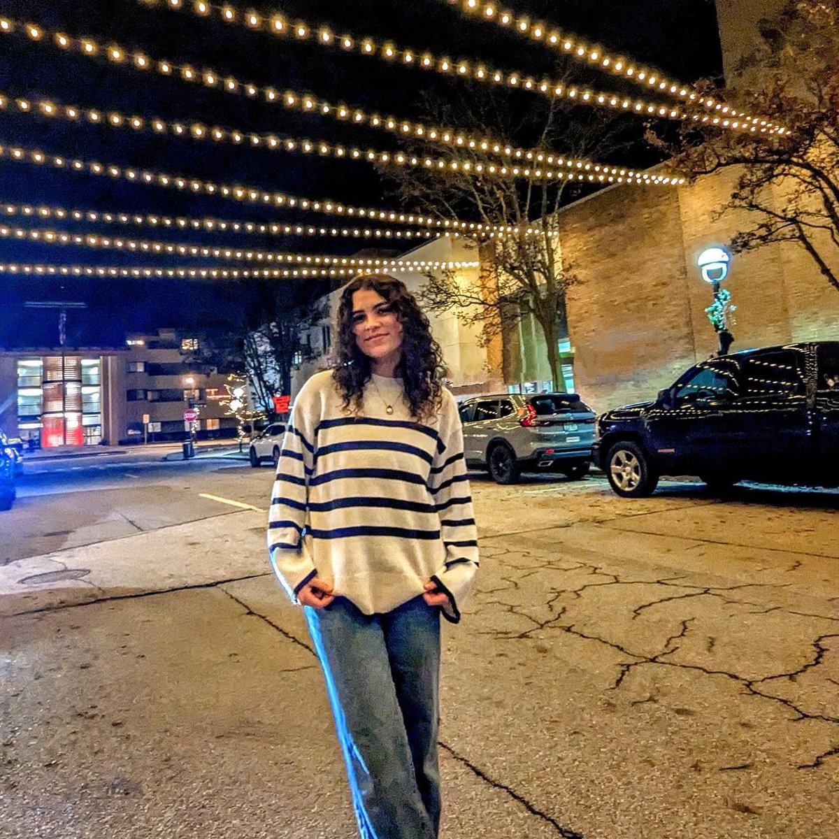 allisonnoelle07's tweet photo. Thank you to Bookmarks for letting me come take some videos in your store!#bookstore #bookstores #shoplocalbookstores #bookstoremusic #localmusic #singing #books #musicandbooks #bookmarks #singer #localsinger #singersongwriter #christmas #christmasbooks #readreadread #readingtime https://t.co/1q77ONR7On