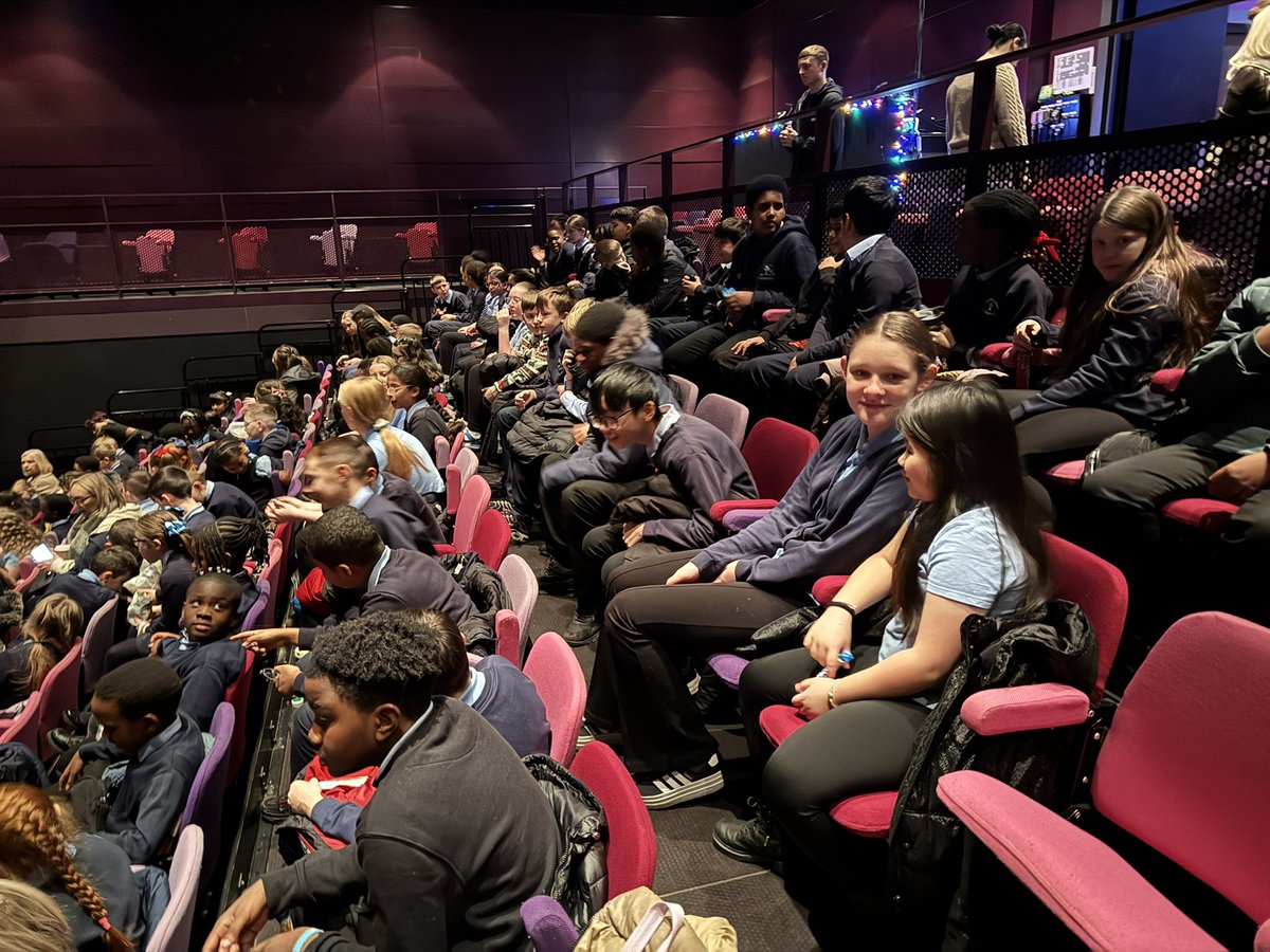 mrsmilloy's tweet photo. P7a had a fantastic time at “Rumplestiltskin” Panto 😁👏🏼🎄 @SaintRochsPS https://t.co/bMhuLoeVS2