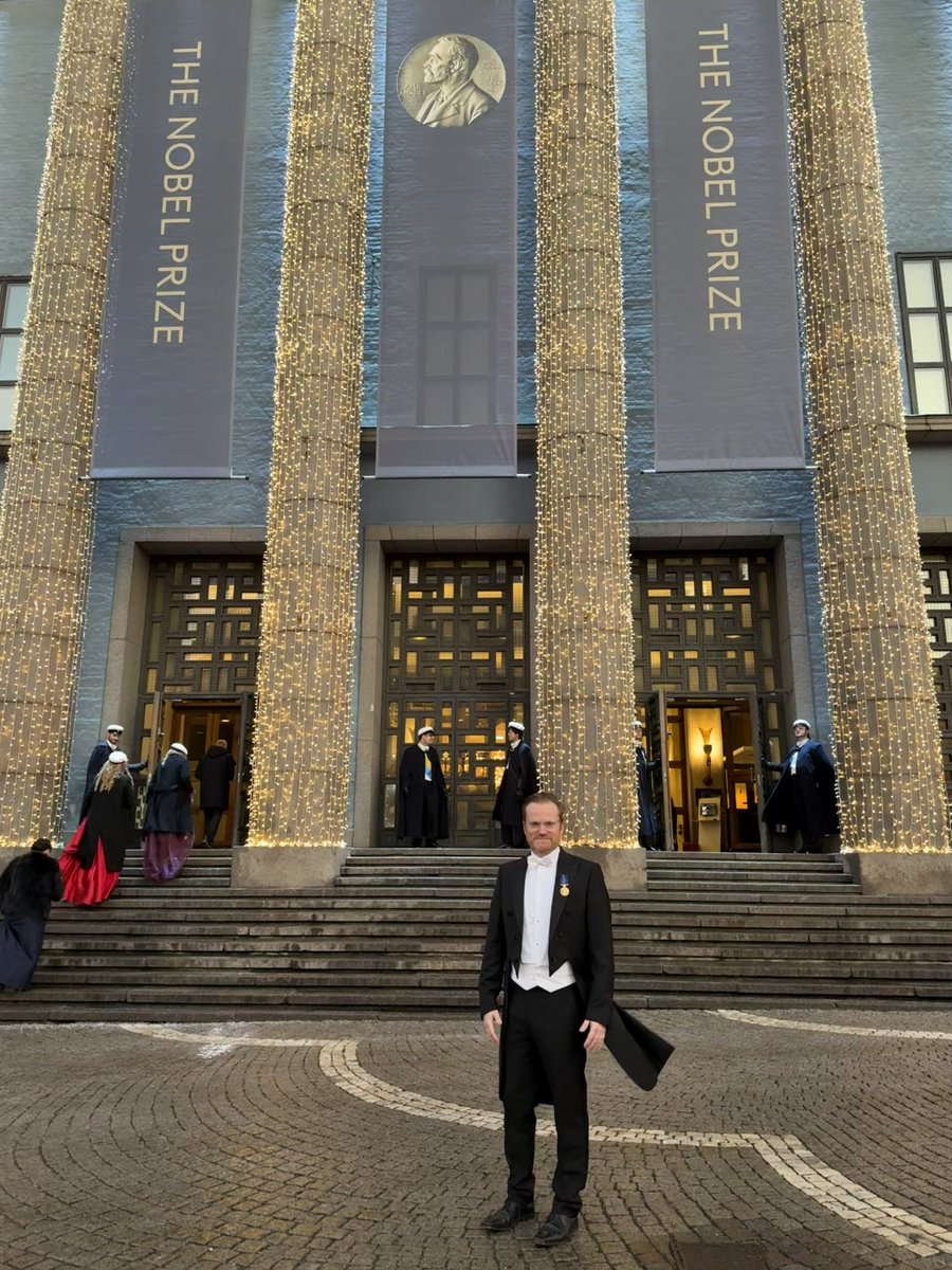 Periodic Videos (@periodicvideos) on Twitter photo Fancy night at the Nobel Prize in Stockholm 🇸🇪
See our long history of <a href="/NobelPrize/">The Nobel Prize</a> videos here…
Chemistry: bit.ly/periodicnobel
Physics: bit.ly/SSNobel Fancy night at the Nobel Prize in Stockholm 🇸🇪
See our long history of <a href="/NobelPrize/">The Nobel Prize</a> videos here…
Chemistry: bit.ly/periodicnobel
Physics: bit.ly/SSNobel