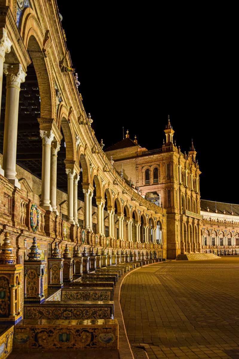 Jet7One's tweet photo. The #PlazadeEspana was constructed to exhibit Spain’s industry and technology and was designed by #AníbalGonzález. He mixed various Spanish styles such as the 1920s art #Deco, the Spanish #Renaissance Revival, the #Spanish #Baroque Revival, and the Neo-Mudéjar styles as well https://t.co/X0gOntwDNc