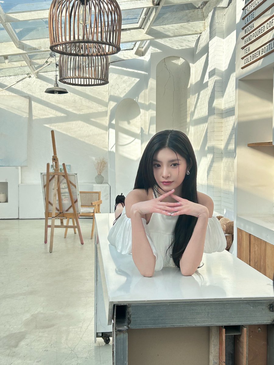 ArabEverGlow's tweet photo. ويبو || 241210
تحديث ايرون على حسابها عبر الويبو

 #EVERGLOW #에버글로우 @EVERGLOW_twt @EVERGLOW_STAFF https://t.co/Rrfq8tRLrN