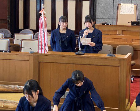 miikehighschool's tweet photo. 大牟田市庁舎オープンデー（11月3日）で、邦楽部が市議会議場でコンサートを行いました。荘厳な雰囲気の中、沢山の聴衆の方々の前で演奏させていただき「広報おおむた」にも紹介頂きました。
機会を頂いた大牟田市、大牟田市議会の関係の皆様に感謝申し上げます。来年の全国大会出場も報告できました。 https://t.co/yeYolCigUB