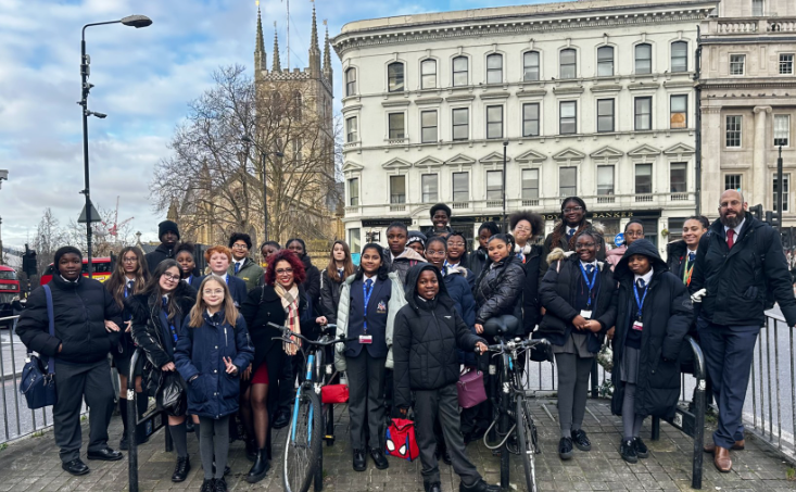 Knights’ Choir performed as part of the Haberdashers’ annual Carol Service at Southwark Cathedral. Congratulations to all of those involved, and thank you for being valued members of the Music department.
Don’t forget to come to the Christmas concert on Tuesday 17th December, 5pm