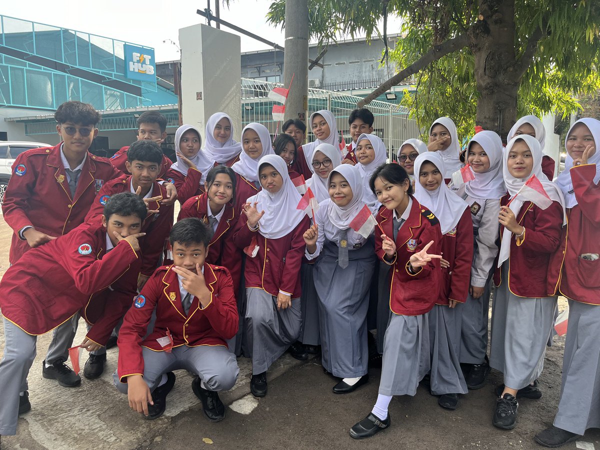 Hola Sketsa Fams! Hari ini menyambut RI 1 a.k.a Pak Prabowo Subianto! Seru sekaliii! 🤩🌟🇮🇩