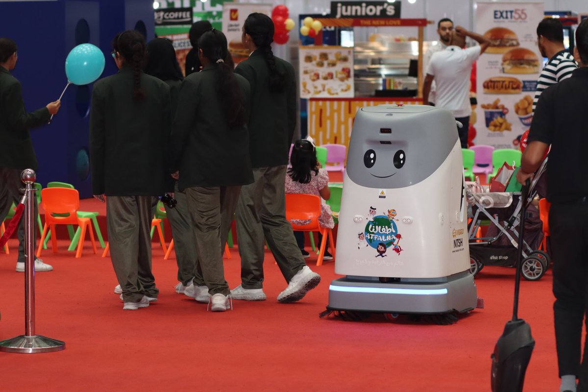 NAAAS_TSH's tweet photo. We had the privilege to join Kids Expo Qatar with our partner, Dakkaken Group, showcasing VIGGO’s cutting-edge cleaning robots. Smart, safe, and eco-friendly, they're revolutionizing facility management! 🤖✨ #Innovation #KidsExpoQatar #VIGGO #NAAAS https://t.co/nXth9AOKzq