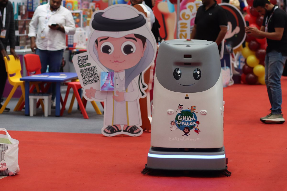 NAAAS_TSH's tweet photo. We had the privilege to join Kids Expo Qatar with our partner, Dakkaken Group, showcasing VIGGO’s cutting-edge cleaning robots. Smart, safe, and eco-friendly, they're revolutionizing facility management! 🤖✨ #Innovation #KidsExpoQatar #VIGGO #NAAAS https://t.co/nXth9AOKzq