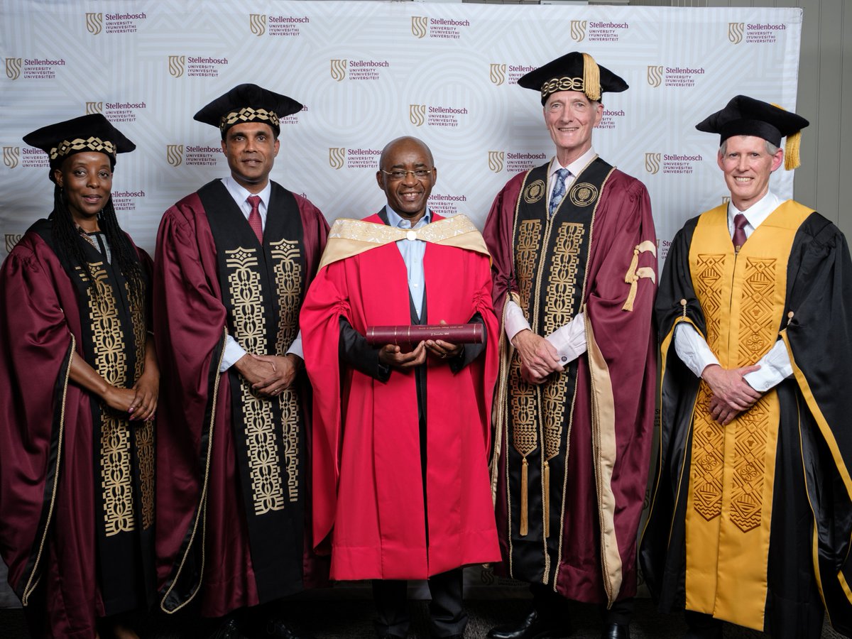 Congrats to Strive Masiyiwa on being awarded an Honorary Doctorate in Engineering! Your 40+ years of transforming Africa’s telecom industry &amp; empowering millions through digital inclusion is truly inspiring. Read more: bit.ly/41us9Wy

#SUGraduates #Innovation #Telecoms
