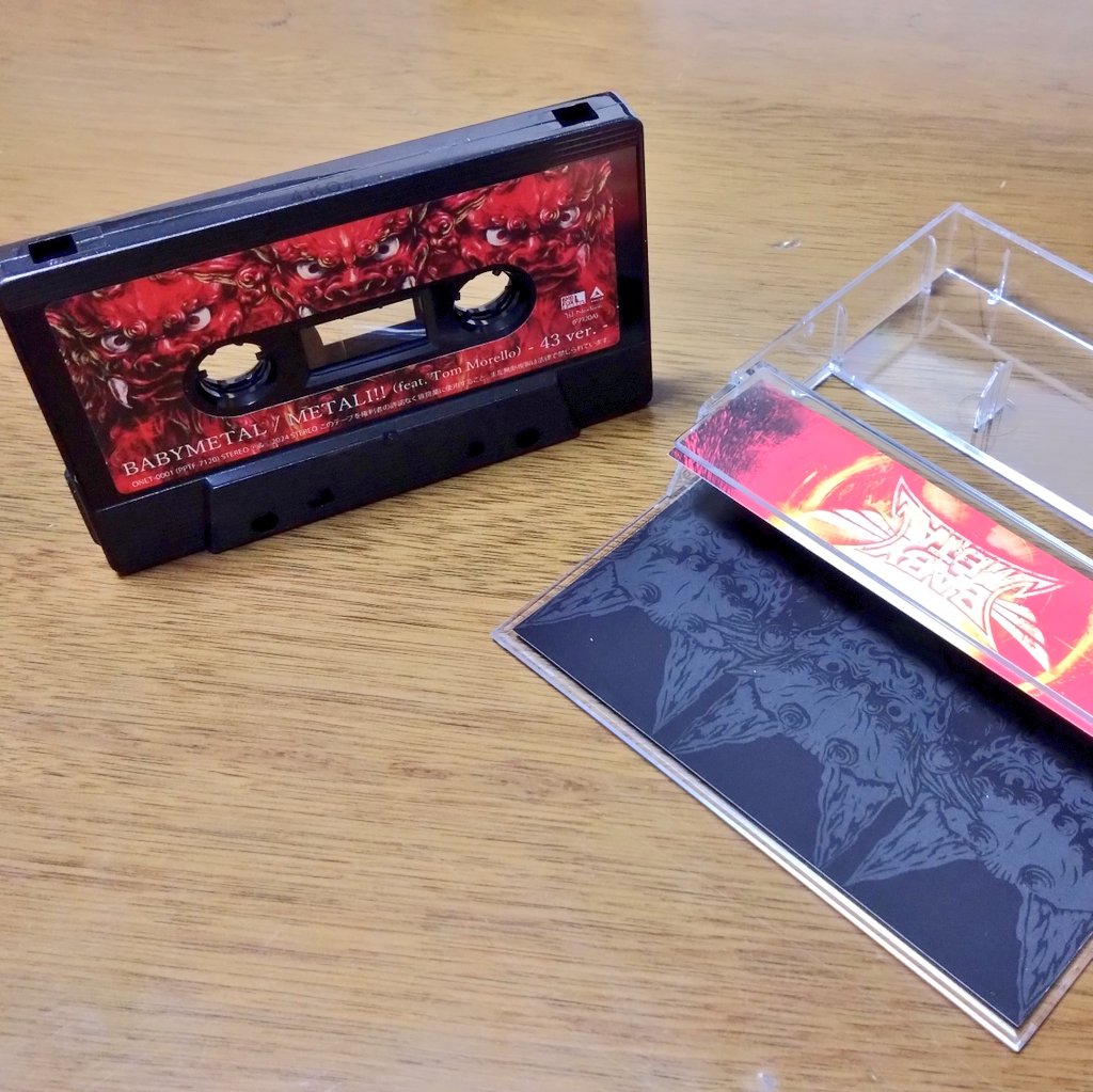 zerokazeroe's tweet photo. カセットテープ!懐かしい…
しかし、メタルテープでは無かった😆
#BABYMETAL
#LEGEND_43 https://t.co/81PZyCZSO6