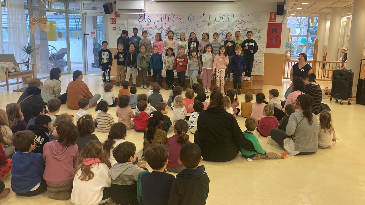 Ahir el cicle inicial, Catxalots i Flamencs, van anar a cantar als nens i nenes de la l'escola bressol Galatea les cançons que s'han preparat per la Cantata d'Hivern d'aquest divendres.

 Continuem teixint vincles amb les escoles i entitats de l'entorn!