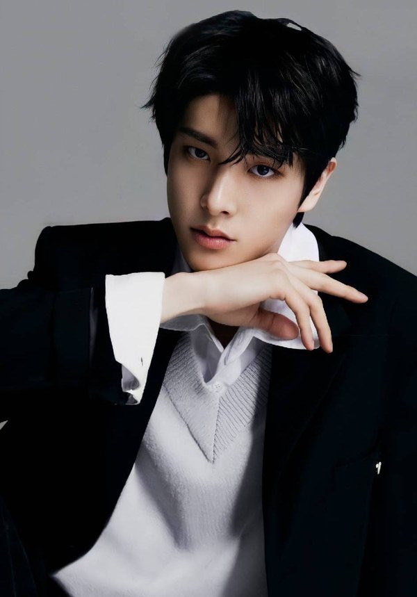 turtle_roll's tweet photo. @DexterJManning K-pop star or problematic YouTuber? https://t.co/J5o8uzWP0I