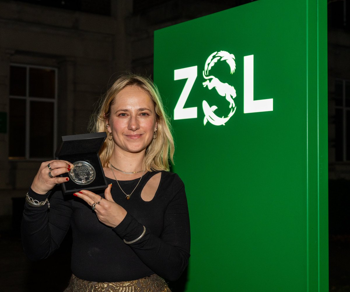 lross_evoento's tweet image. Extremely honoured to receive the @OfficialZSL scientific medal last night! And thanks for having me for a lovely evening