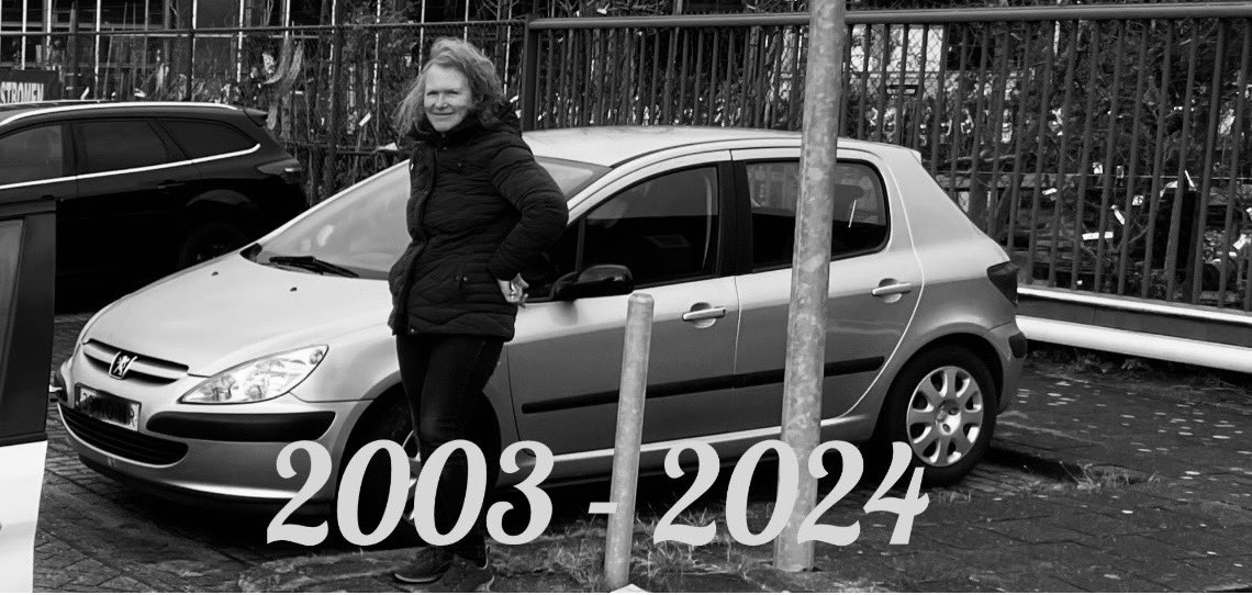KarinHelder's tweet photo. Helaas mijn Peugeot 307
heeft het begeven
vanaf 2010 mij overal gebracht
Nu verder op eigen kracht 🚲🚶🏼‍♀️ https://t.co/iHFQTnXsEP