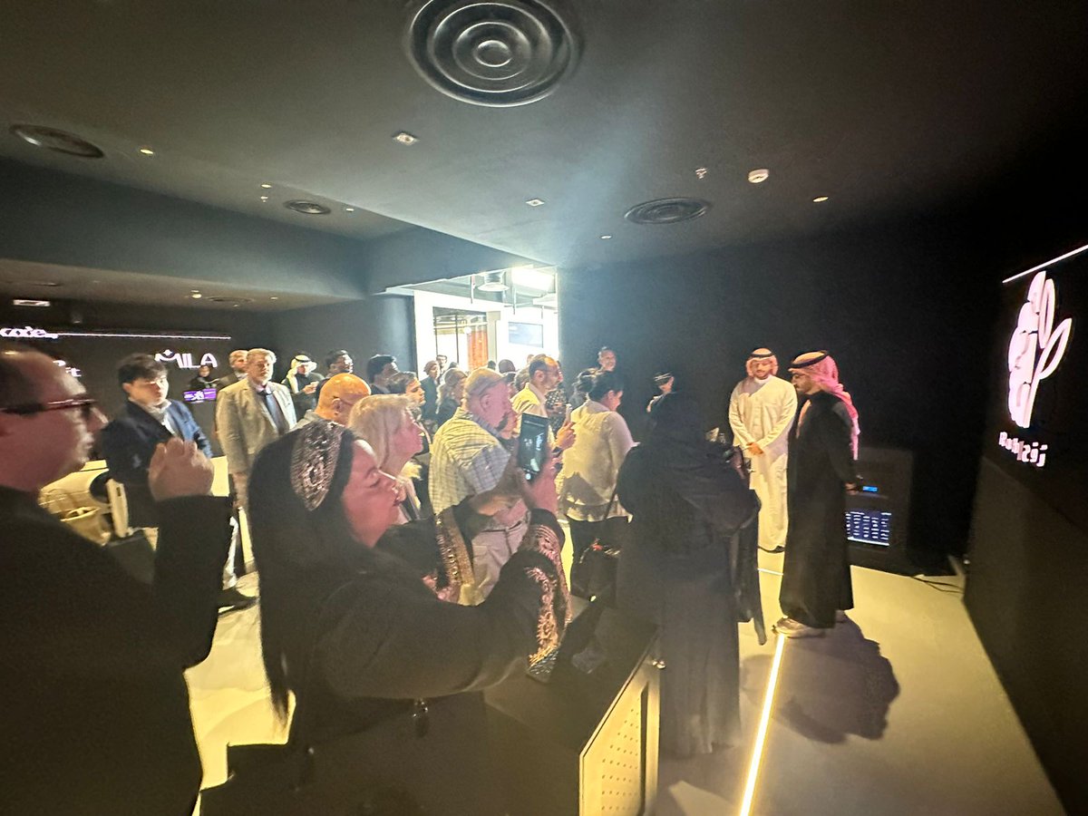 ruh_almasar's tweet image. في Code Lab قدمنا مشروع روح التقنية السعودية لدعم الصحة النفسية بالذكاء الاصطناعي.

عرضنا أفكارنا أمام الوفد الأمريكي وتلقينا تفاعلًا إيجابيًا يعزز رسالتنا.

معًا نبني مستقبلًا أفضل! 💡🇸🇦

#روح #CodeLab #الصحة_النفسية