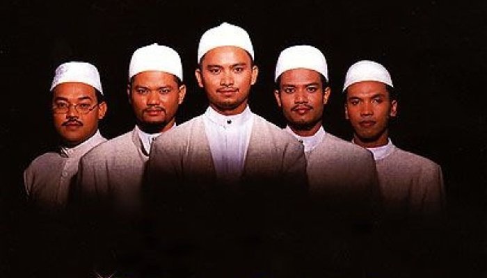 nyctotherapy's tweet photo. The music of today is cool and nice to listen too, but listening to Raihan sometimes feels good too. I appreciate the beauty that Raihan brought into the world, no other nasyid group sounded so original and yet so beautiful at the same time https://t.co/qVQgrSbJbq