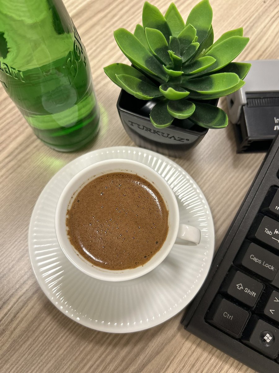 AyselSzen's tweet photo. Mesainin sonuna doğru hak edilmiş bir  kahve 🤌 https://t.co/tdz9izUPRL