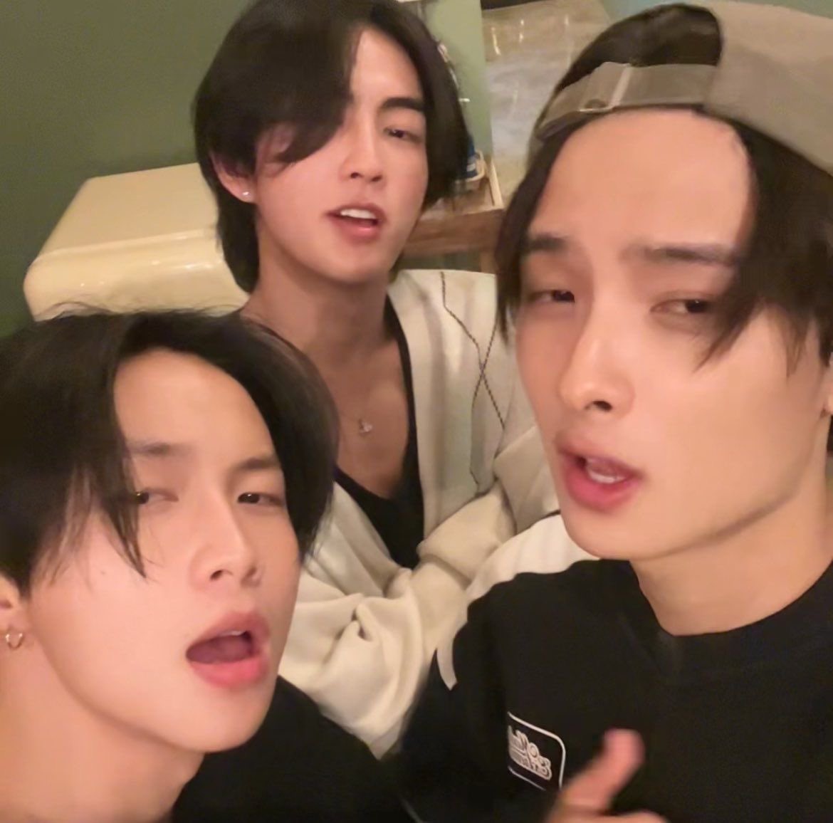 เฟิ้ด tweet media