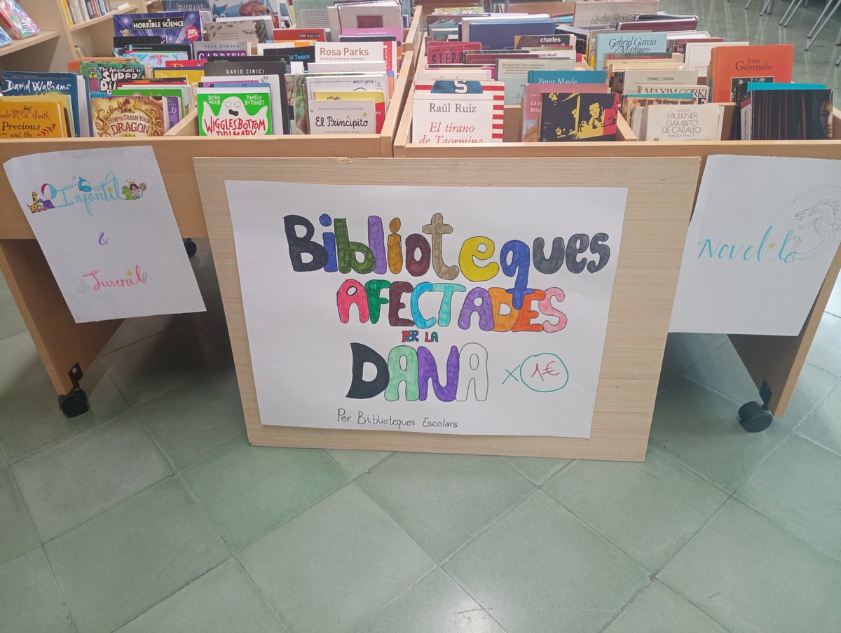 Bibmyp's tweet photo. L'alumnat del Servei Comunitari de biblioteca de l'@insmyp està organitzant una venda de llibres de 2a mà per recaptar diners per les biblioteques escolars de València afectades per la DANA. La paradeta al vestíbul, dimecres i divendres de 11.15 a 11.45! Acceptem donacions 📚🫶🏼 https://t.co/SfVd6nAm7t
