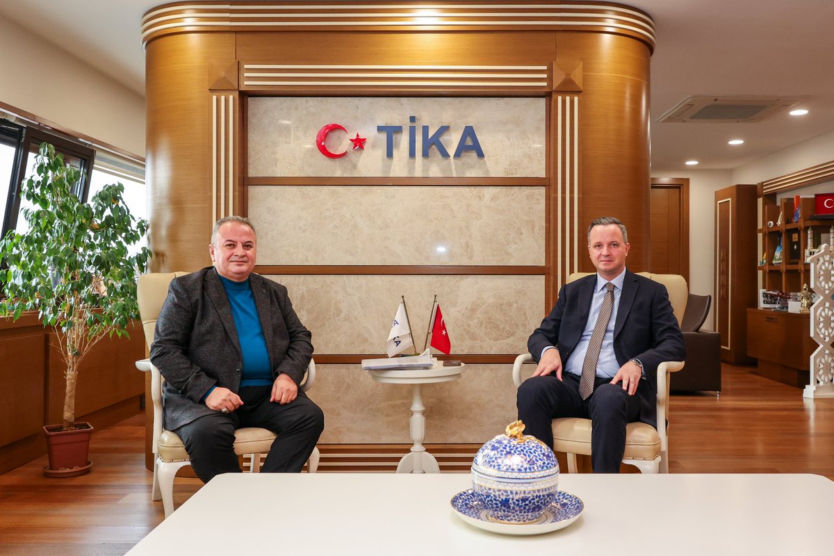 Tika_Turkiye's tweet photo. İzmir Katip Çelebi Üniversitesi Sosyal ve Beşeri Bilimler Fakültesi Dekanı Sn. Prof. Dr. Şaban Doğan (@sbndogan), TİKA Başkanı @SerkanKayalar_'ı ziyaret etti. https://t.co/naZa24yECf