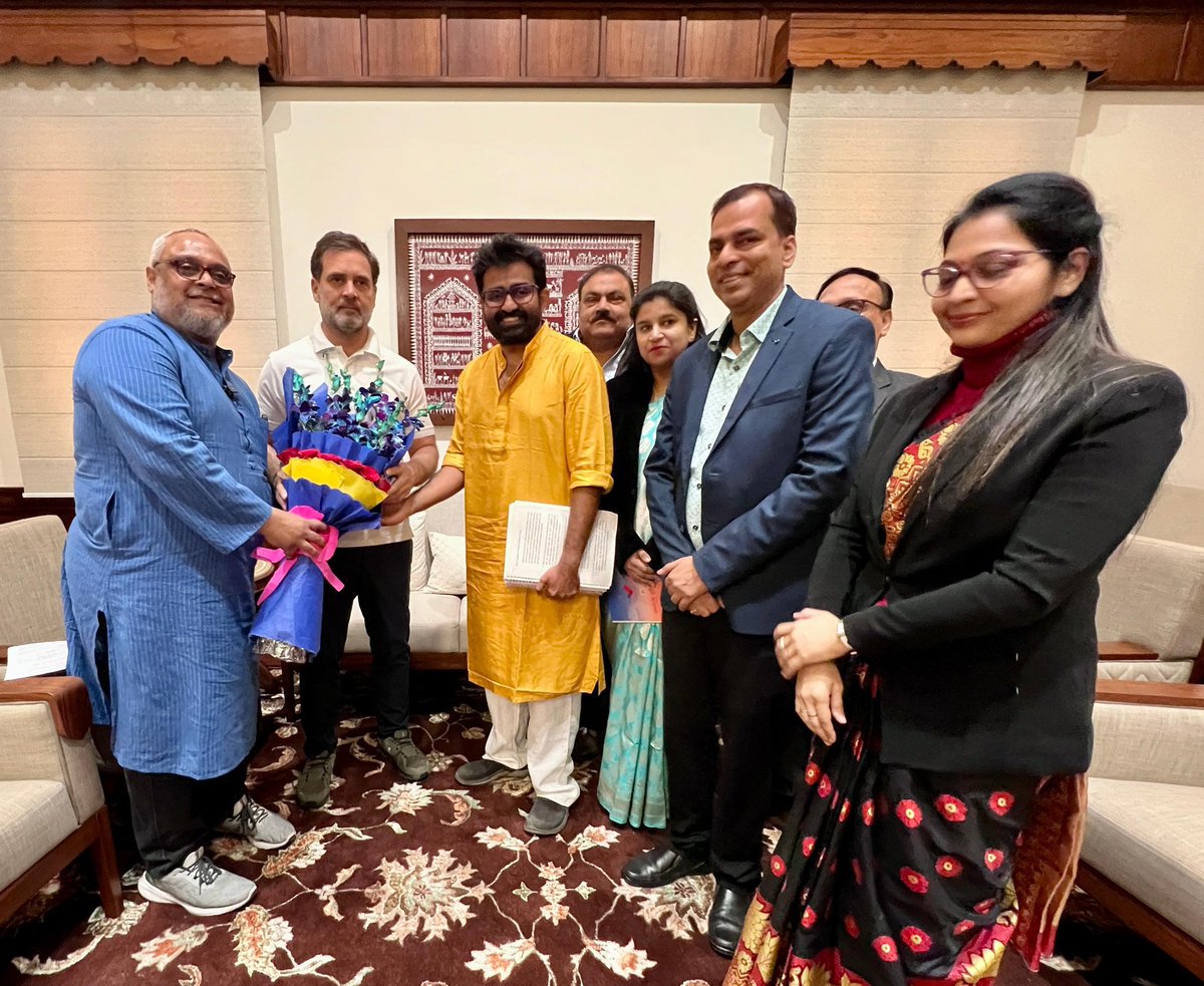 alashshukla's tweet photo. Finally we are doing this. 💙

I have always asked leaders to meet opposition so that our issues can get the right platform.
While we all know about ANNA's case we have so many ANNAs in our banks.

Thankyou @RahulGandhi for you time &amp; @induchoodansree sir for doing this. https://t.co/pMv8Ed00e1