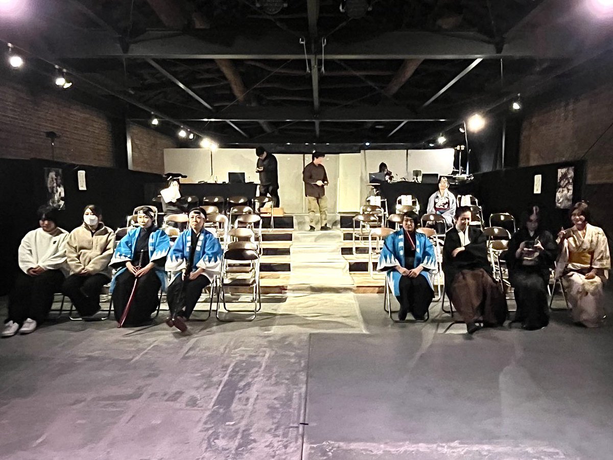 ishiic_clap's tweet photo. 改めまして、浅葱ヒューマン第4回目公演「龍馬暗殺異聞&amp;朝露」終演いたしました！
ご来場いただいた皆様、応援してくださった皆様、誠にありがとうございました！
色々と、本当に色々とありましたが、こんな素晴らしい舞台で、温かいお客様の前で、素敵な仲間達と共に演じられ、とても幸せでした☺️✨ https://t.co/BnA8bauKoA