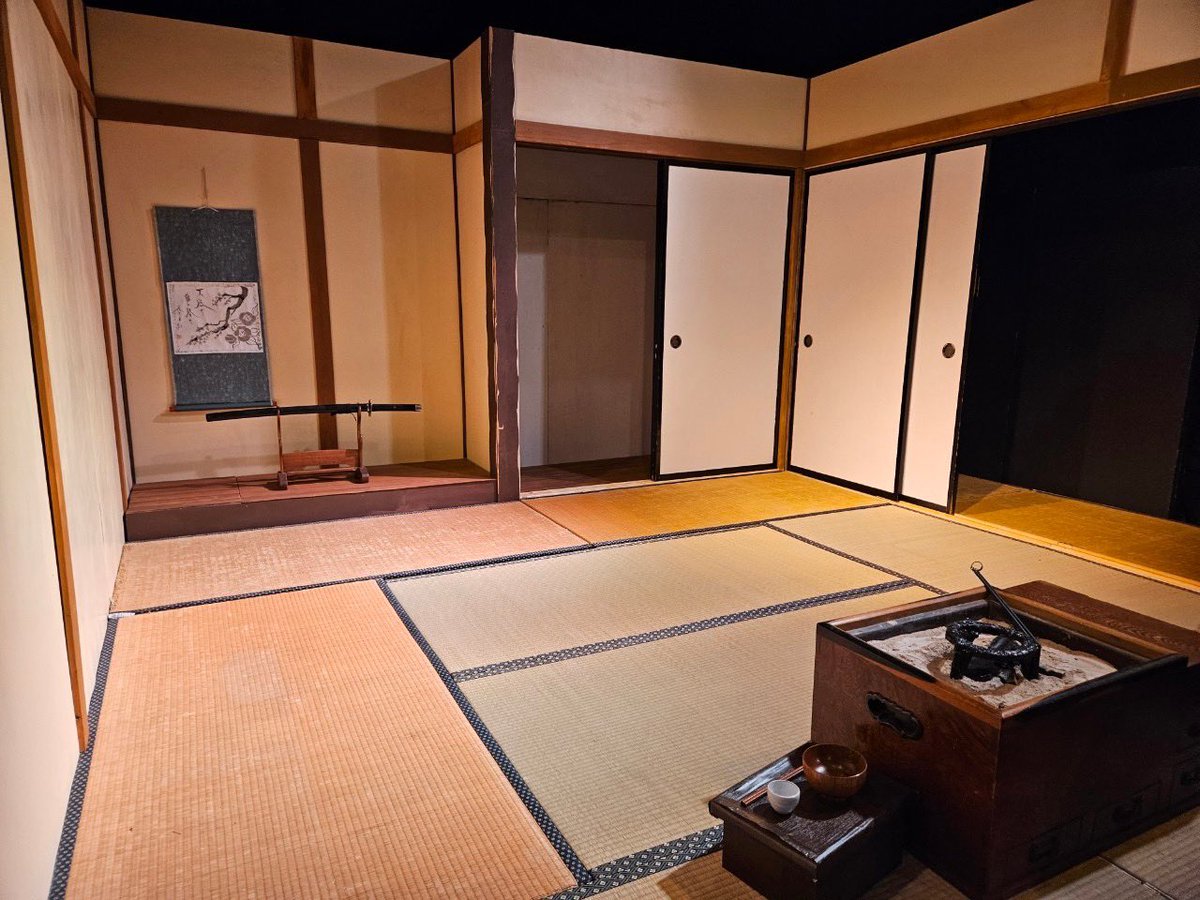 ishiic_clap's tweet photo. 改めまして、浅葱ヒューマン第4回目公演「龍馬暗殺異聞&amp;朝露」終演いたしました！
ご来場いただいた皆様、応援してくださった皆様、誠にありがとうございました！
色々と、本当に色々とありましたが、こんな素晴らしい舞台で、温かいお客様の前で、素敵な仲間達と共に演じられ、とても幸せでした☺️✨ https://t.co/BnA8bauKoA
