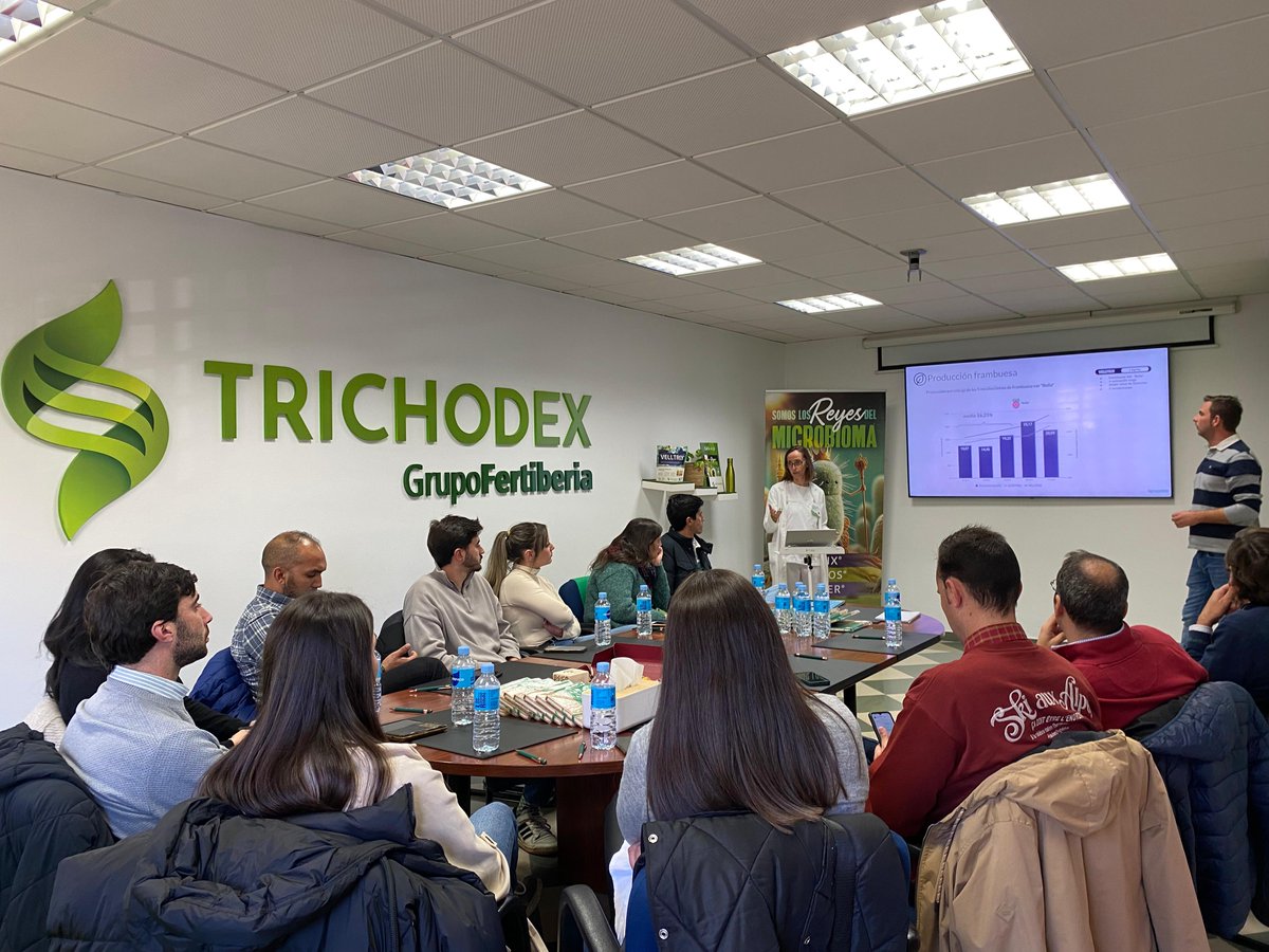 trichodex_es's tweet photo. ¡Ayer tuvimos el placer de recibir a nuestro distribuidor Suministros Agrícolas Gofer, SL y cliente FRUTA DE ANDALUCIA S.C.A en nuestras instalaciones! Fue un día lleno de conversaciones interesantes y aprendizaje mutuo 🤝 #BiotechForLife https://t.co/CJyhTIIuC5