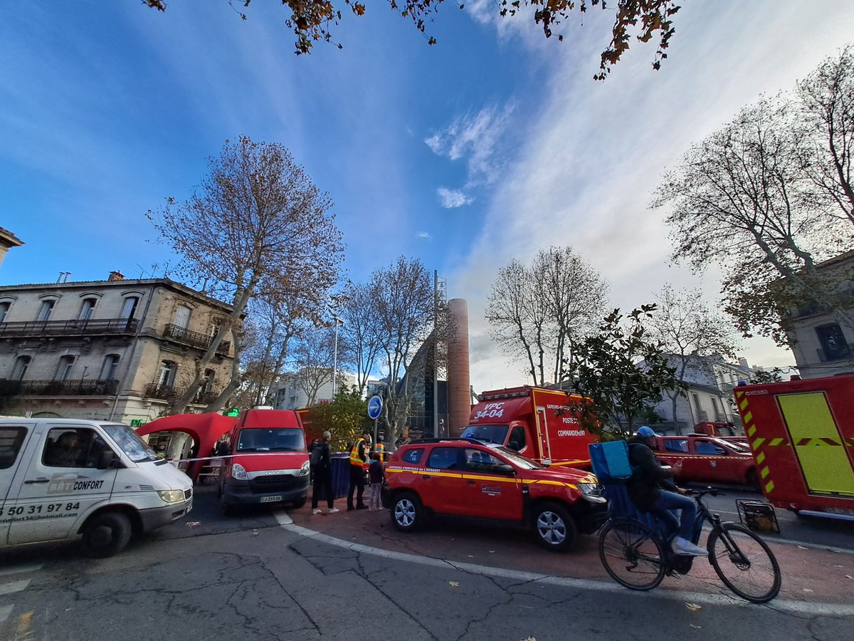 Ladislav's tweet photo. Église Saint François incendies 
#montpellier https://t.co/KfXwRAO5a7