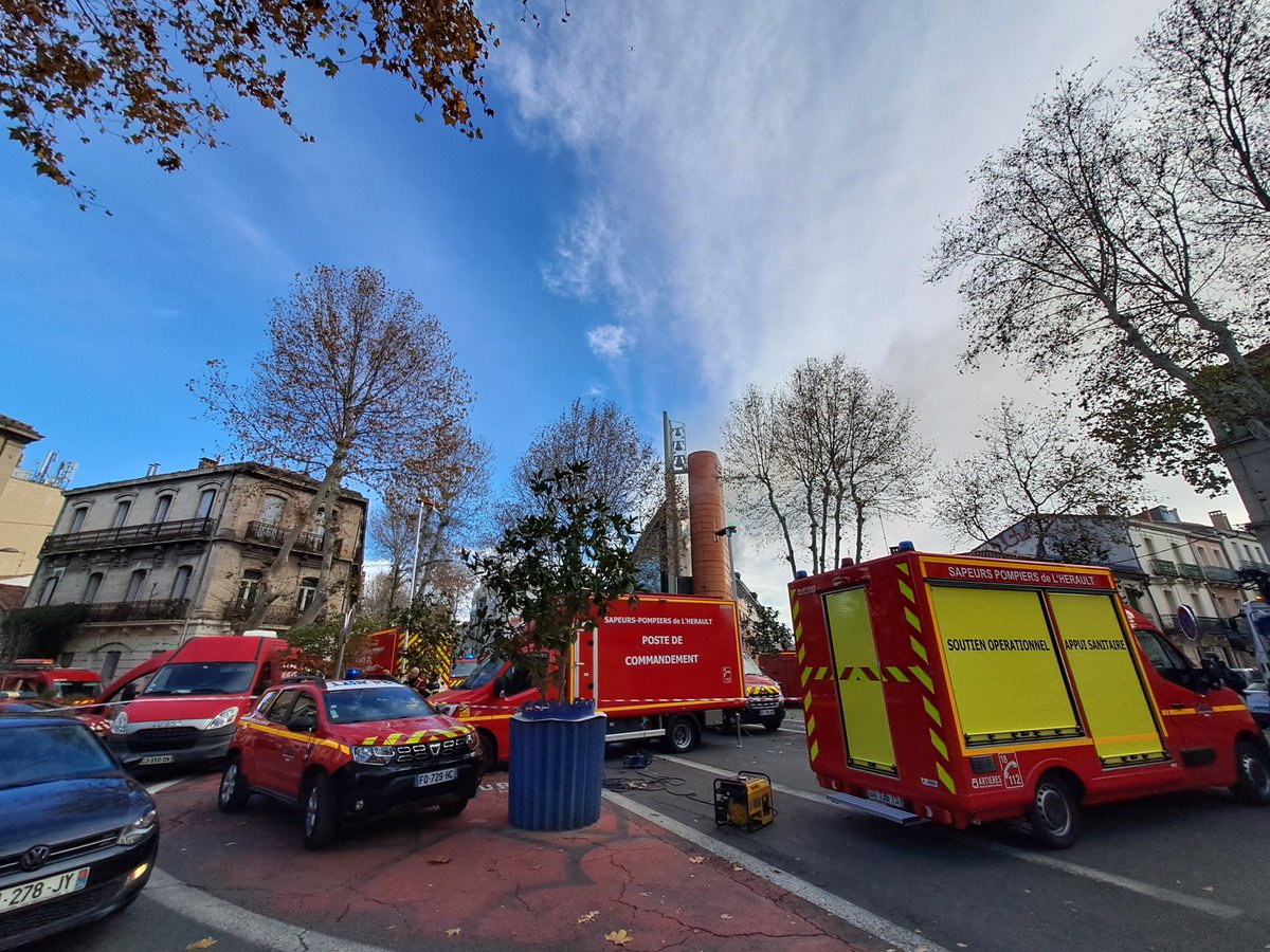 Ladislav's tweet photo. Église Saint François incendies 
#montpellier https://t.co/KfXwRAO5a7