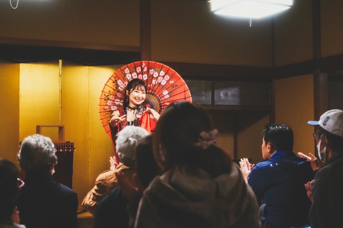 1月3日(金)は、イオン橿原さまの
新春ステージにて和風マジックショー🦊🪄

一般観覧OKのイベントです😌🎶
（写真OK、動画NG）

アクロバットショーと獅子舞さんの練り歩きも🎍

詳しくはこちら👇
kashihara-aeonmall.com/news/event/4873