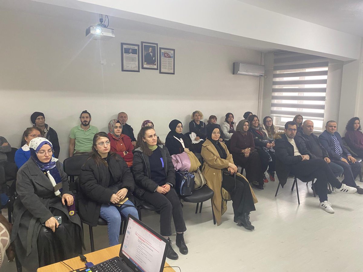 Altındağ ilçemizde okul ve kurumlarımızda görevli öğretmen ve personellerimize yönelik Acil Durum Ekipleri Eğitimi Semineri devam etmektedir <a href="/tcmeb/">Millî Eğitim Bakanlığı</a>
<a href="/Yusuf__Tekin/">Yusuf Tekin</a>
<a href="/omurfatih/">Ömür Fatih Karakullukçu</a>
<a href="/meb_dhgm/">Destek Hizmetleri Genel Müdürlüğü</a>
<a href="/ozkan_meb/">Özkan AVCI</a>
<a href="/MetinTayarer/">Metin TAYARER🇹🇷🇹🇷🇹🇷</a>
<a href="/MemAnkara/">Ankara İl Millî Eğitim Müdürlüğü</a>
<a href="/kocakysr/">Yaşar Koçak</a>
@ismail_ctinkaya
<a href="/UgurAktepe66/">Uğur Aktepe 🇹🇷</a>