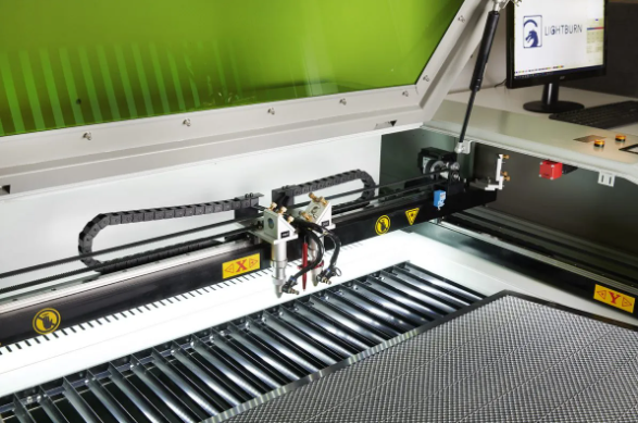 Thinklaser's tweet image. The Lightblade can come in a dual source configuration with CO2 and fibre laser sources giving the ability to cut and mark non-metallic materials as well as marking metallic ones.  
thinklaser.com/laser-systems/… 

#LightBlade #LaserMachine #DualSource #ThinkLaser