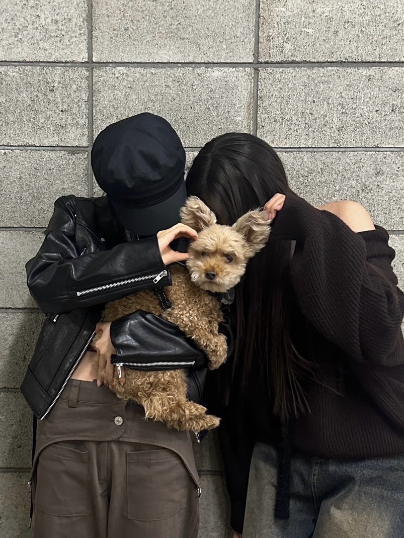 Strolling the city at night with a puppy, especially with my beloved Asa unnie!