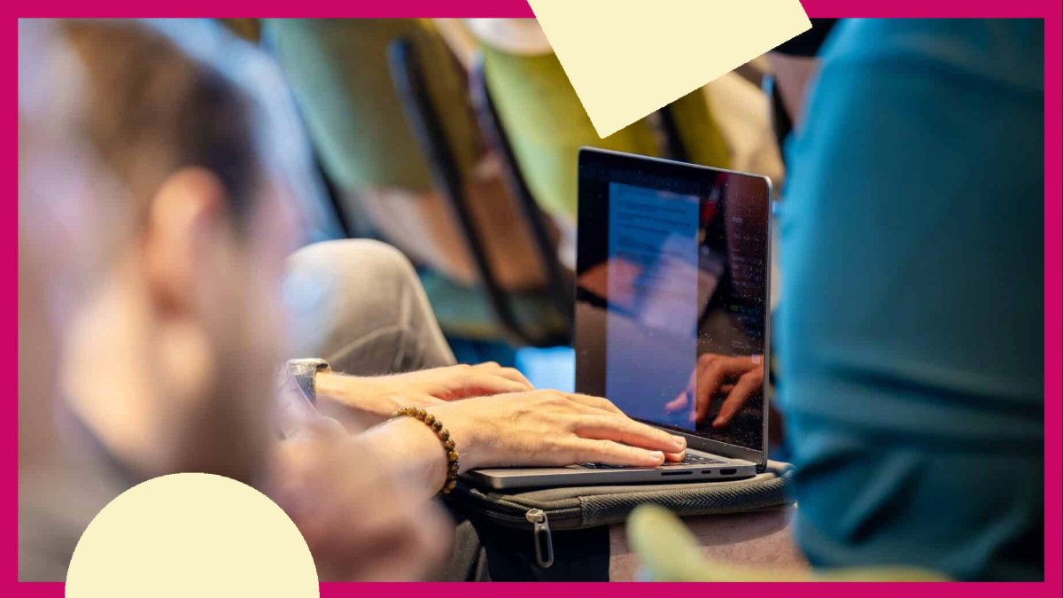 Als journalist wil je dat een tekst altijd door iemand wordt gecontroleerd. Maar door tijdsdruk glippen fouten er soms door. Kan AI dan een eindredacteur zijn?

Lees meer: eu1.hubs.ly/H0fhJ-y0