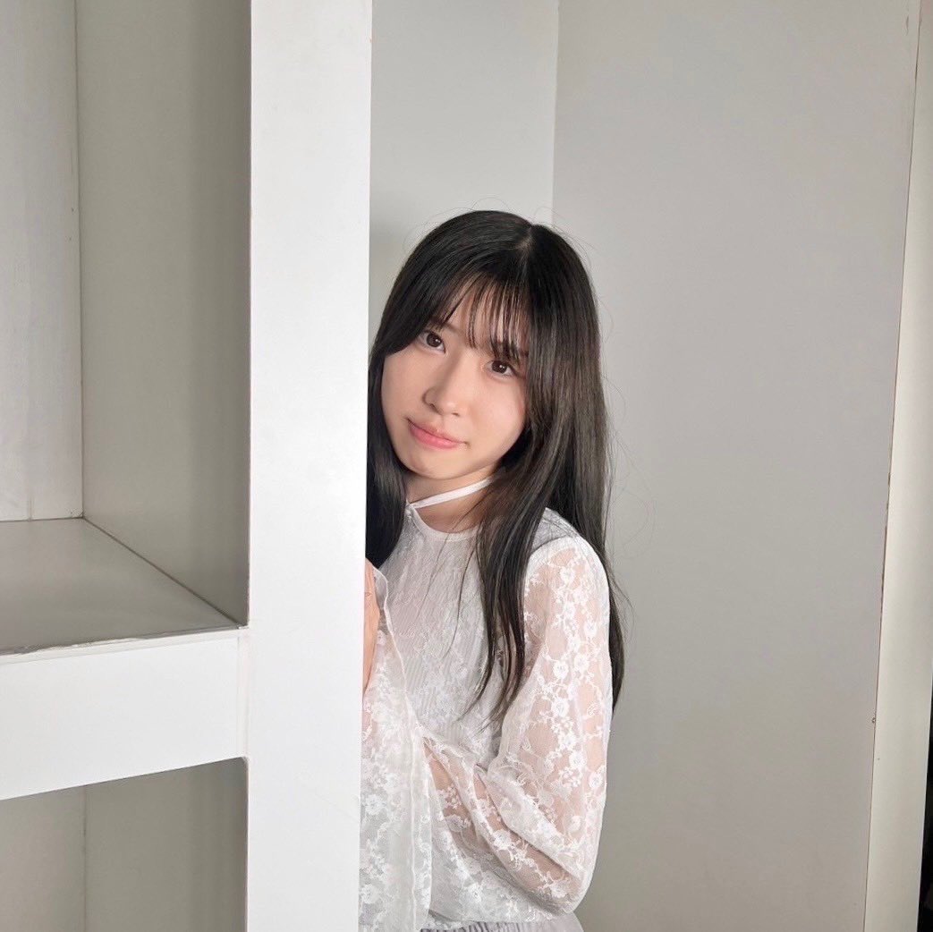 Cheers_frn's tweet photo. 🏳️𓈒𓂂𓂃◌𓈒𓐍𓈒𓂂𓂃◌𓈒𓐍𓈒𓂂𓂃◌𓈒𓐍𓈒𓂂𓂃◌𓈒𓐍𓈒𓂂𓂃◌𓈒
              
　　　　      【Top】 Saku

可愛らしい見た目ですが実は力強い歌声の持ち主、さらにメンバー随一の体幹の強さをもっているすんごい後輩です😳

𓈒𓂂𓂃◌𓈒𓐍𓈒𓂂𓂃◌𓈒𓐍𓈒𓂂𓂃◌𓈒𓐍𓈒𓂂𓂃◌𓈒𓐍𓈒𓂂𓂃◌🏳️ https://t.co/VMSou39GgG