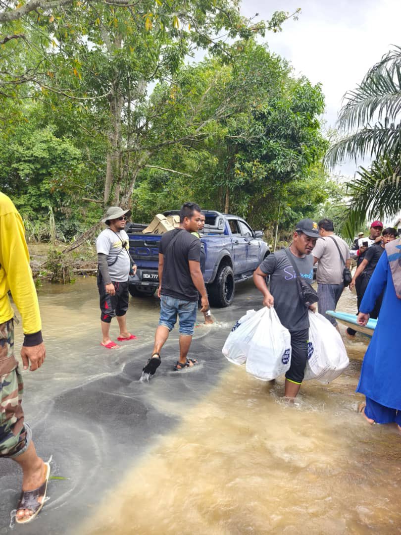 Happy Bank tweet media