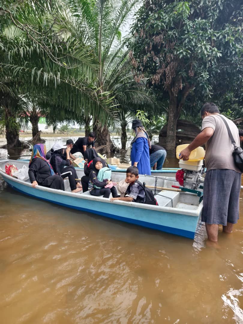 Happy Bank tweet media