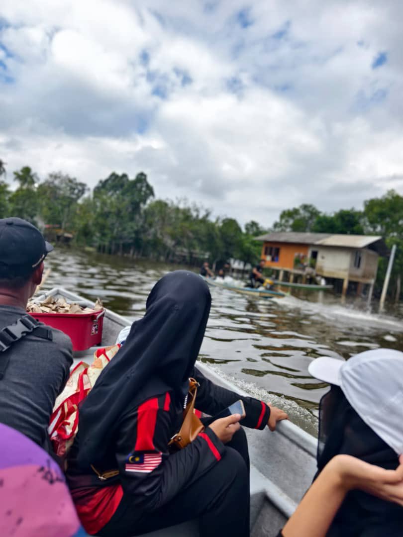 Happy Bank tweet media