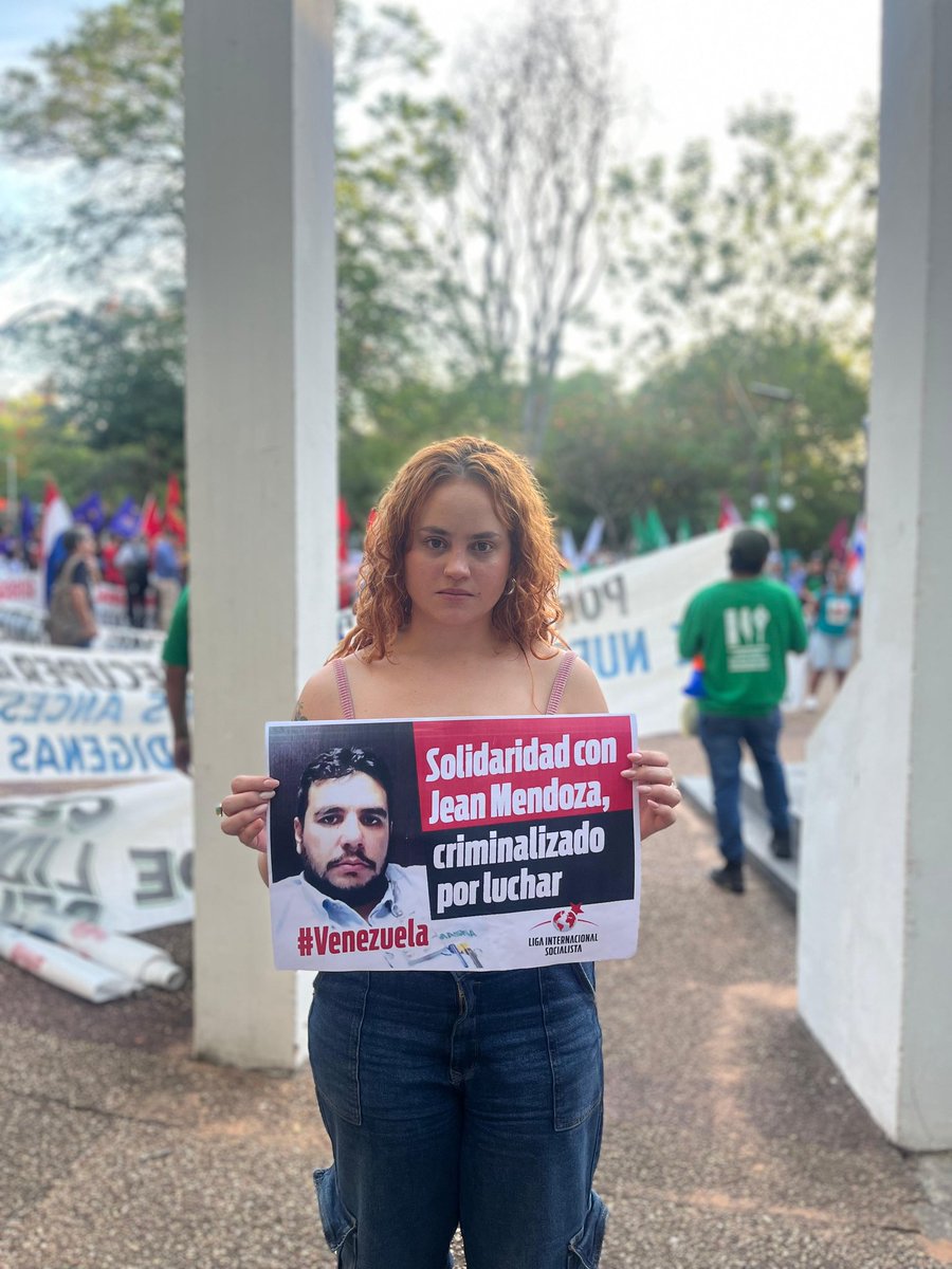 AlternativaSoPy's tweet photo. Ayer, 10 de diciembre, en el Día Internacional de los Derechos Humanos,  estudiantes, trabajadores y diferentes militantes de izquierda nos solidarizamos con nuestro compañero de @MareaSoc89 Jean Mendoza criminalizado por luchar por salarios más justos
#AbsolucionDeJeanMendoza https://t.co/SRufz8hlQl