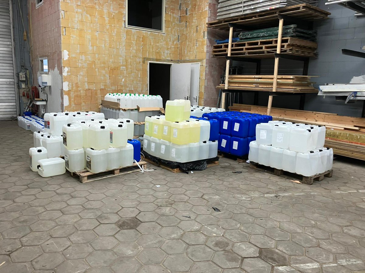 Grote hoeveelheden chemicaliën en illegaal vuurwerk aangetroffen