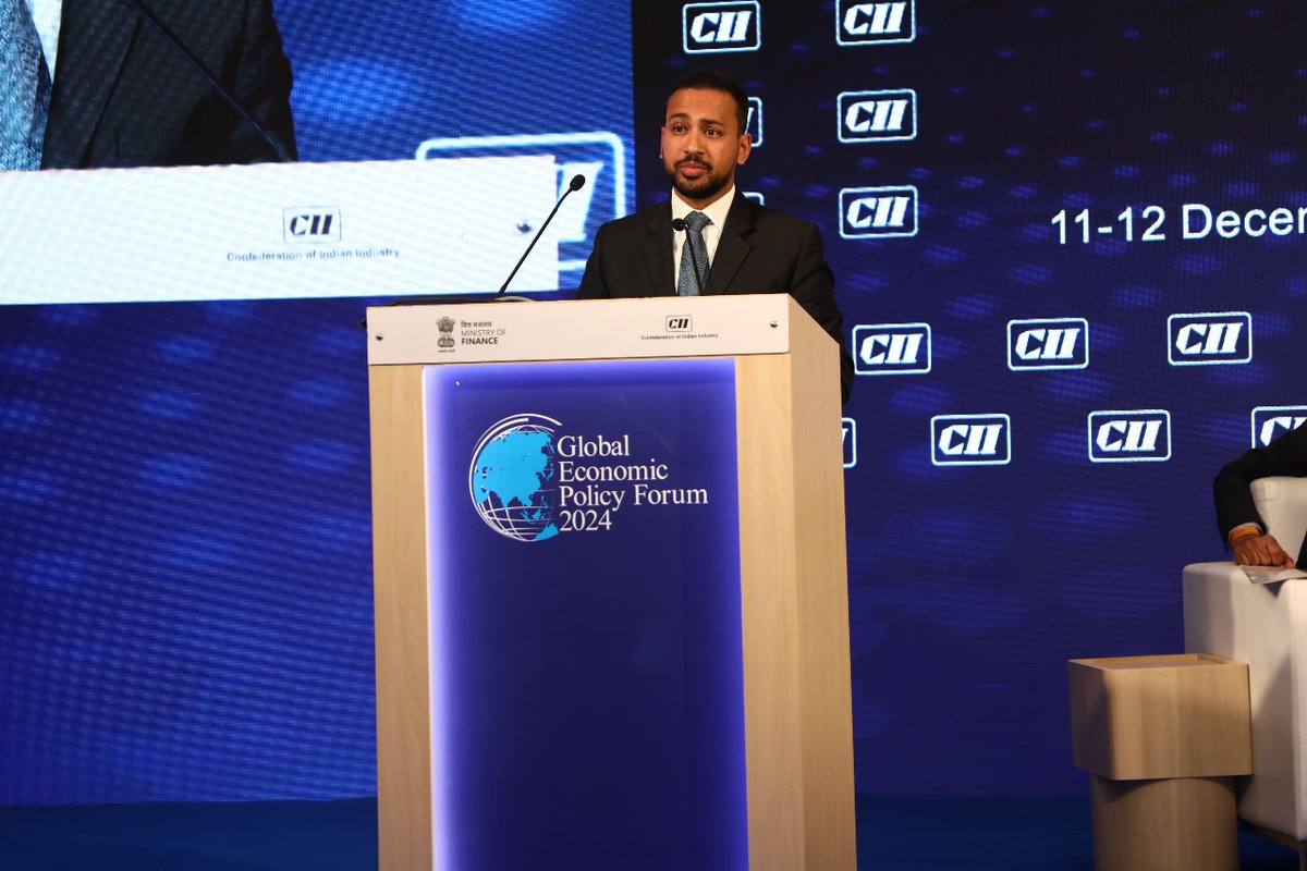 We must rethink #sustainability, resource allocation, and redefining what it means to thrive. The history of humanity pivots on transformative moments, from the Mitochondrial Eve to today's shrinking populations. Adapting is key to thriving. Along the way, there are three major