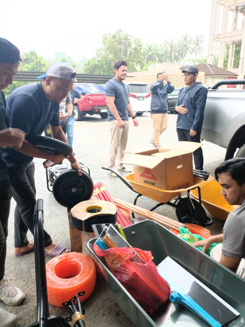 Happy Bank tweet media