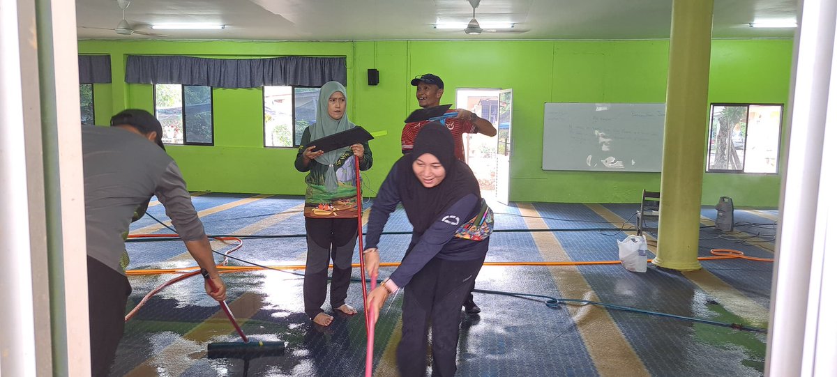 Happy Bank tweet media