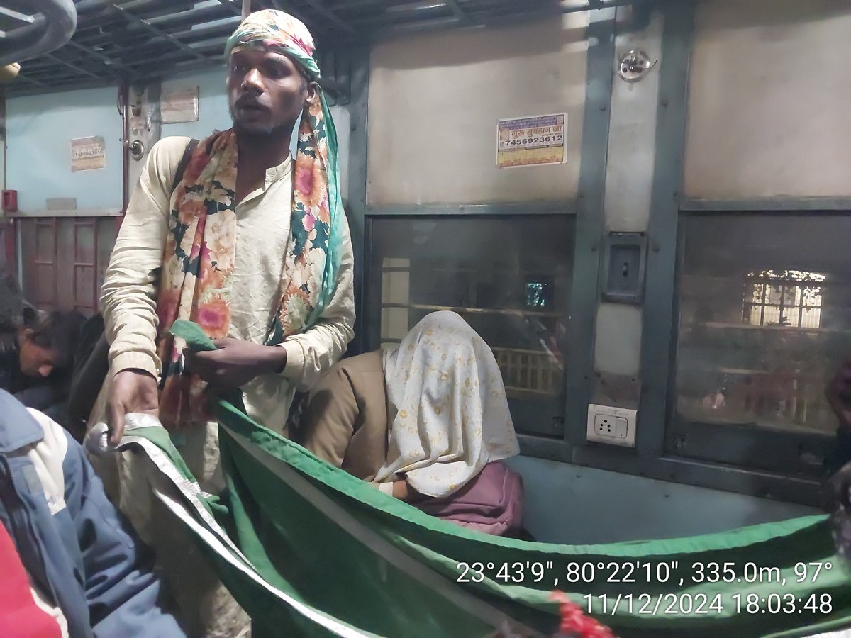 SURYAPAL108's tweet photo. @RailMinIndia 
Is it right to ask for money in this manner inside the train coach? Is there any such rule? If yes, please provide information. Train Number- 11706, Coach- WC094344GS. https://t.co/eJuoyXQJkJ
