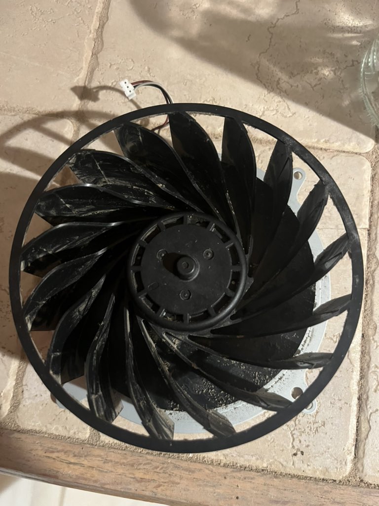 theFreakyB12's tweet photo. Before and after of cleaning my #PS5 because it wouldn’t stop crashing trying to play #MarvelRivals 😂 https://t.co/oPK7hFLaxh