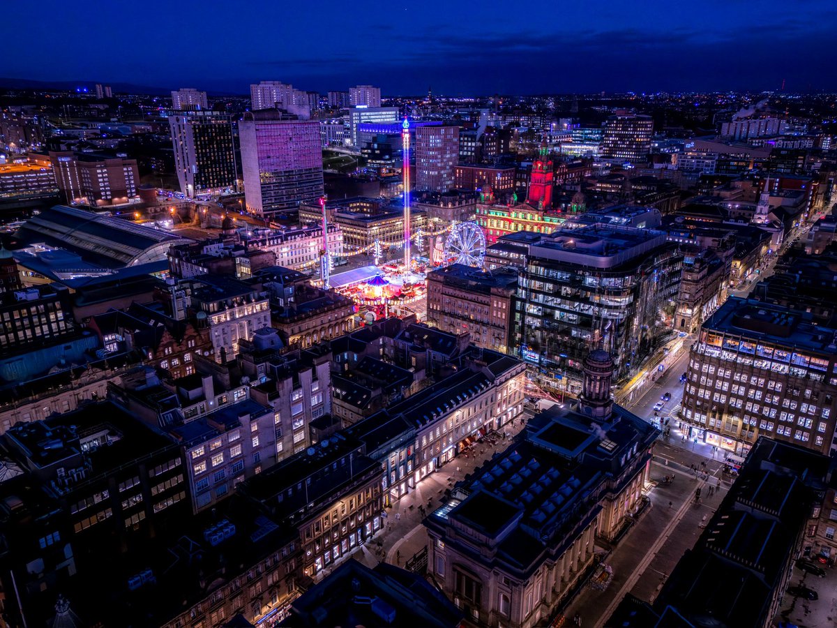 Christmas in the city 🌃🎄🎅🏻🧑🏼‍🎄🎁
#Glasgow #Drone