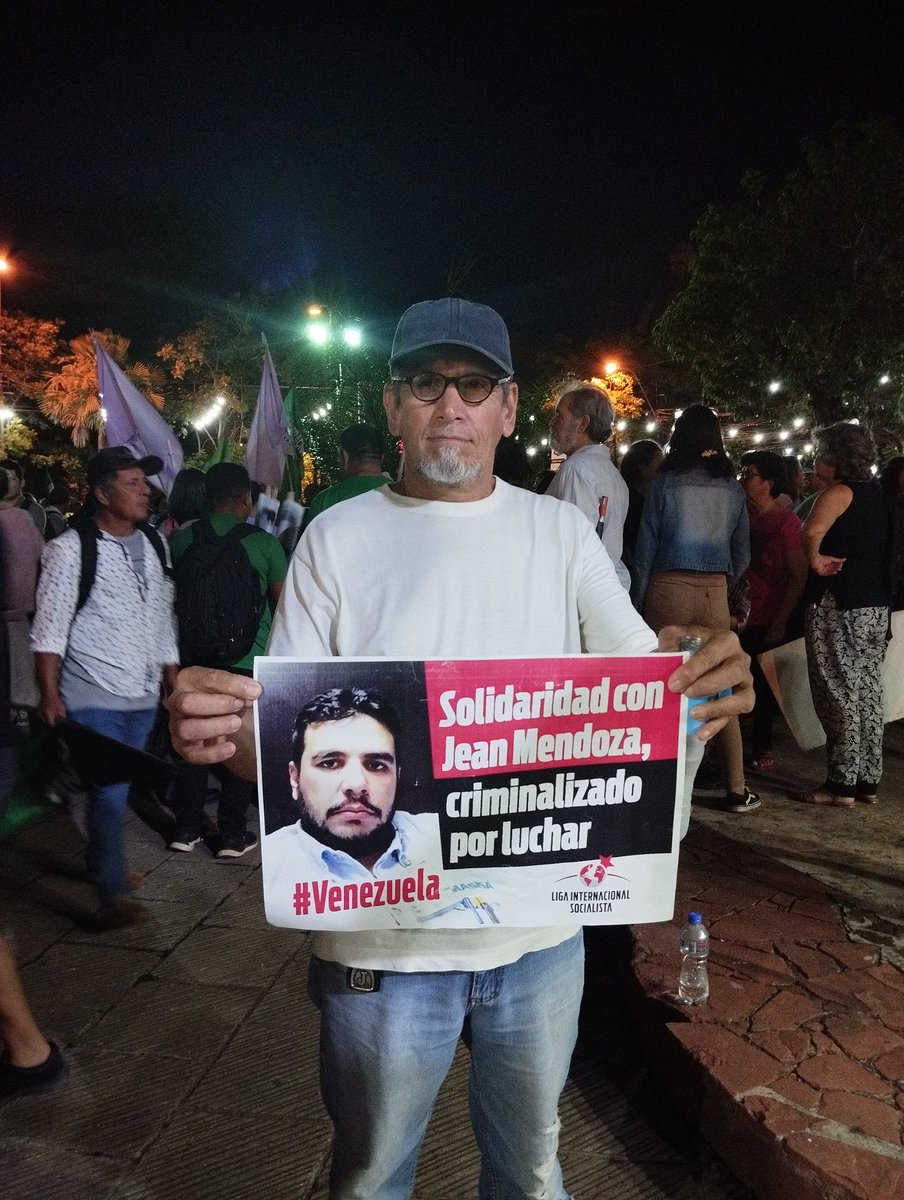 AlternativaSoPy's tweet photo. La solidaridad internacional es fundamental para que compañerxs que luchan por un mundo mejor podamos seguir dando la pelea.
Basta de persecución a los dirigentes obreros en Venezuela 
#AbsolucionDeJeanMendoza https://t.co/lt6QIXaKK8