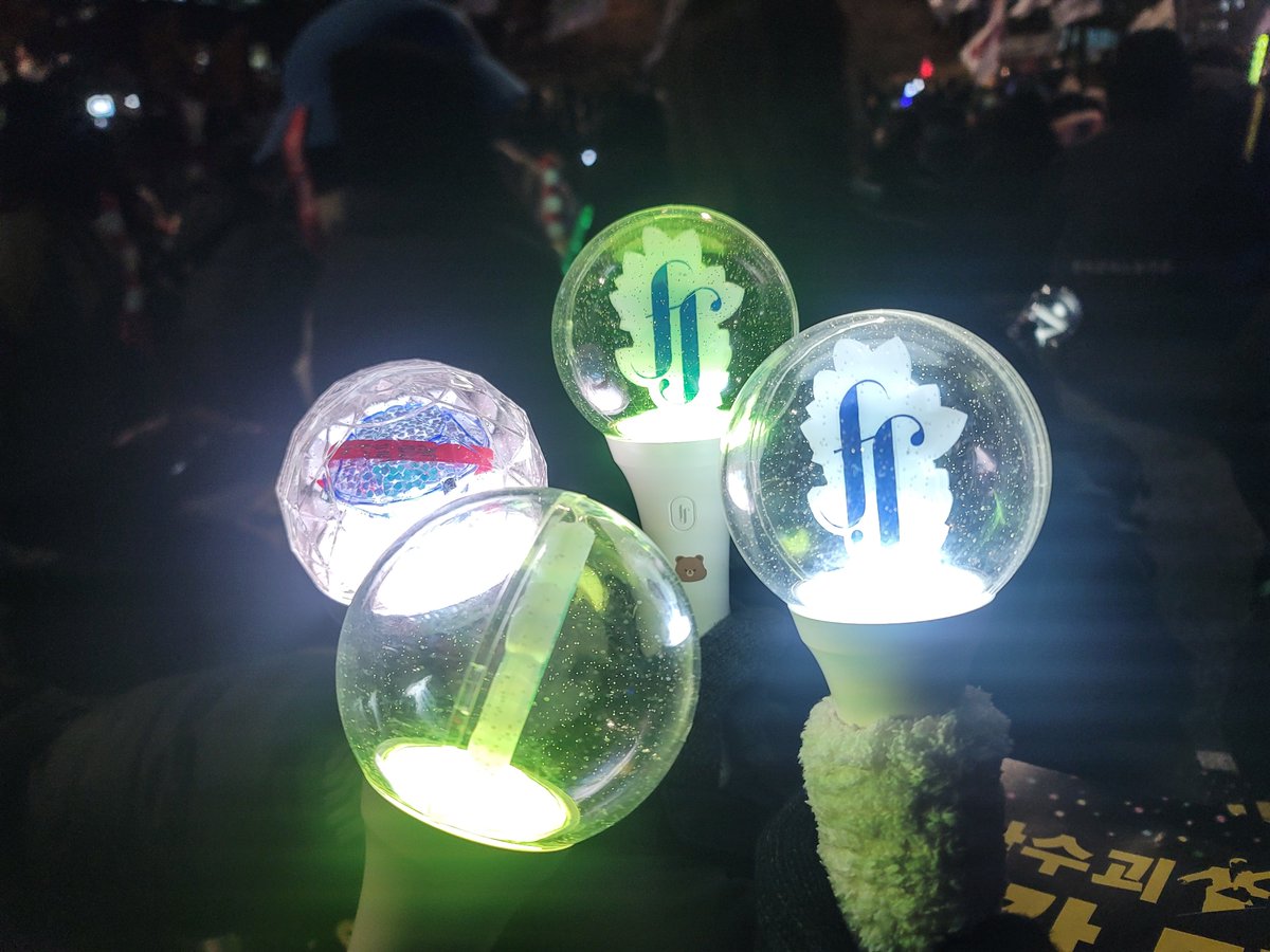 dear_4restella's tweet image. 🕯꺼지지 않는 촛불과 함께 - 12.11