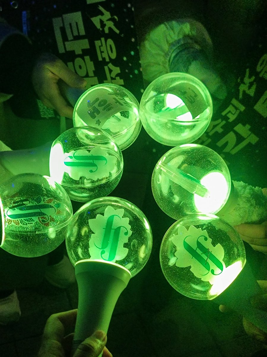 dear_4restella's tweet image. 🕯꺼지지 않는 촛불과 함께 - 12.11