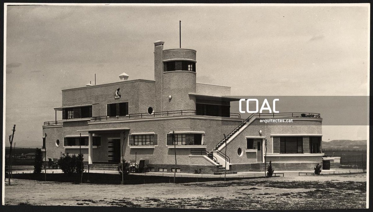 Así era el aeropuerto de Barajas, geométrica del racionalismo madrileño. Obra de Luis Gutiérrez Soto fue derribado en los años 60 y estaba situado delante la hoy T-2 (1931, foto de Julio Gómez, Fons GATCPAC, Arxiu Històric COAC)
